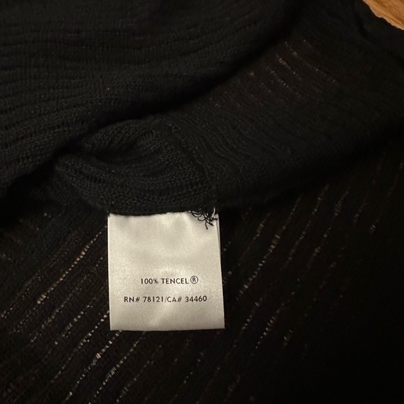 Eileen Fisher Short Sleeve Black Tee Size Small - Picture 6 of 6